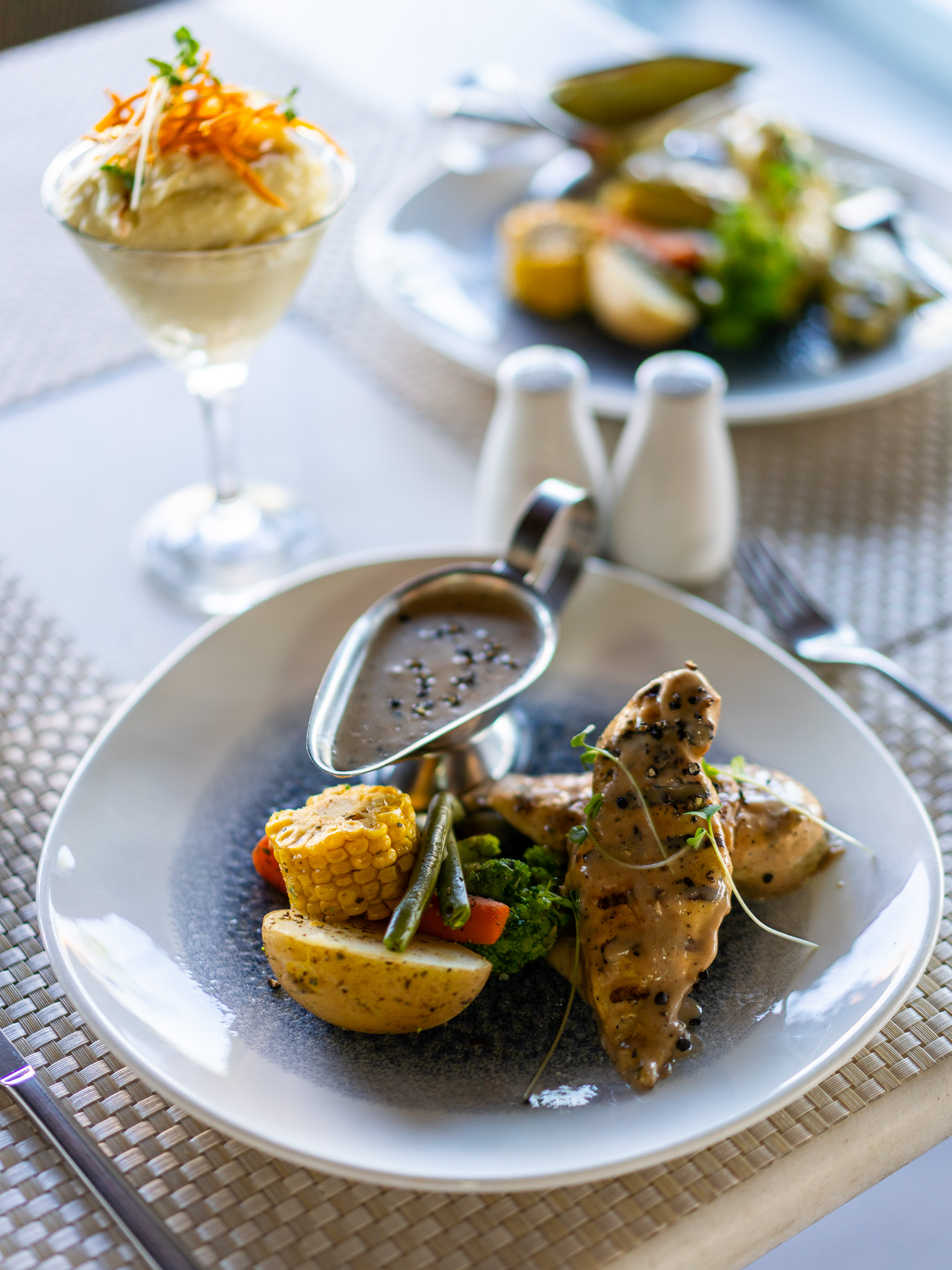 CHICKEN WITH PEPPER SAUCE